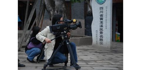 專業(yè)團隊策劃與制作電視專題片、企業(yè)形象宣傳片、各類紀錄片、微電影、影視劇,制作并投放影視廣告、影視劇廣告、電視廣告,文化創(chuàng)意產(chǎn)業(yè)項目,文化藝術(shù)交流,市場營銷策劃,企業(yè)形象策劃,藝人宣傳推廣包裝,報紙等